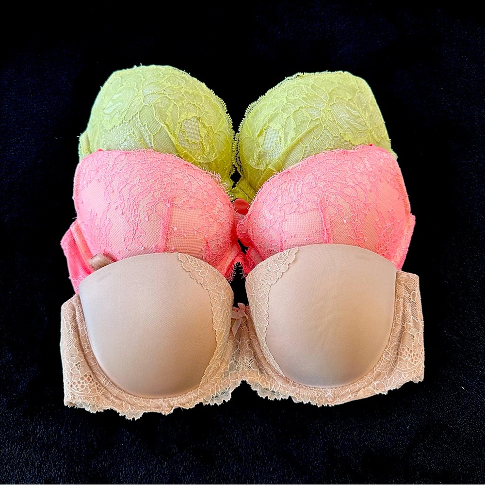 Lot of 3 VGUC Victoria’s Secret Bras 34D